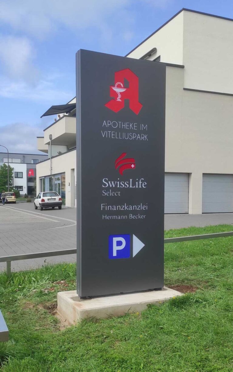 beleuchtete Schildanlage Apotheke am Vitelliuspark / Swiss Life Select