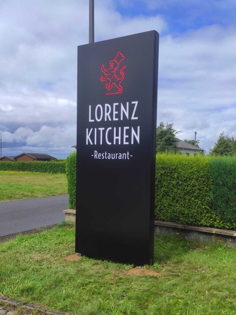beleuchtete Schildanlage Lorenz Kitchen