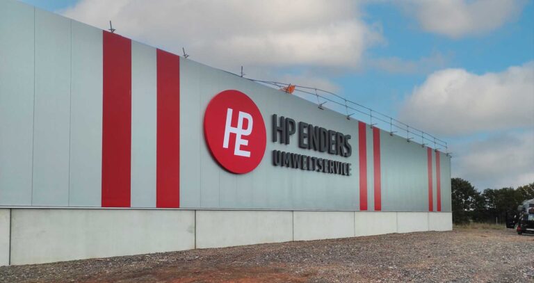 Fassaden-Leuchtwerbung für HP Enderd