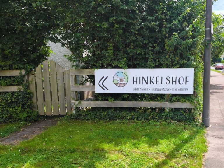 Hinweisschild Hinkelshof in Seimerich