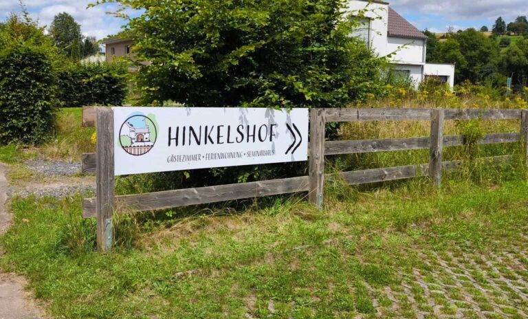 Hinweisschild Hinkelshof in Seimerich