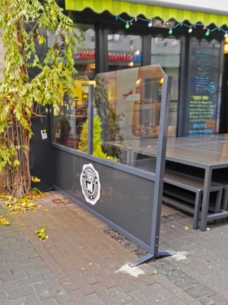 Windschutz auf der Terrasse des Burgeramtes Trier