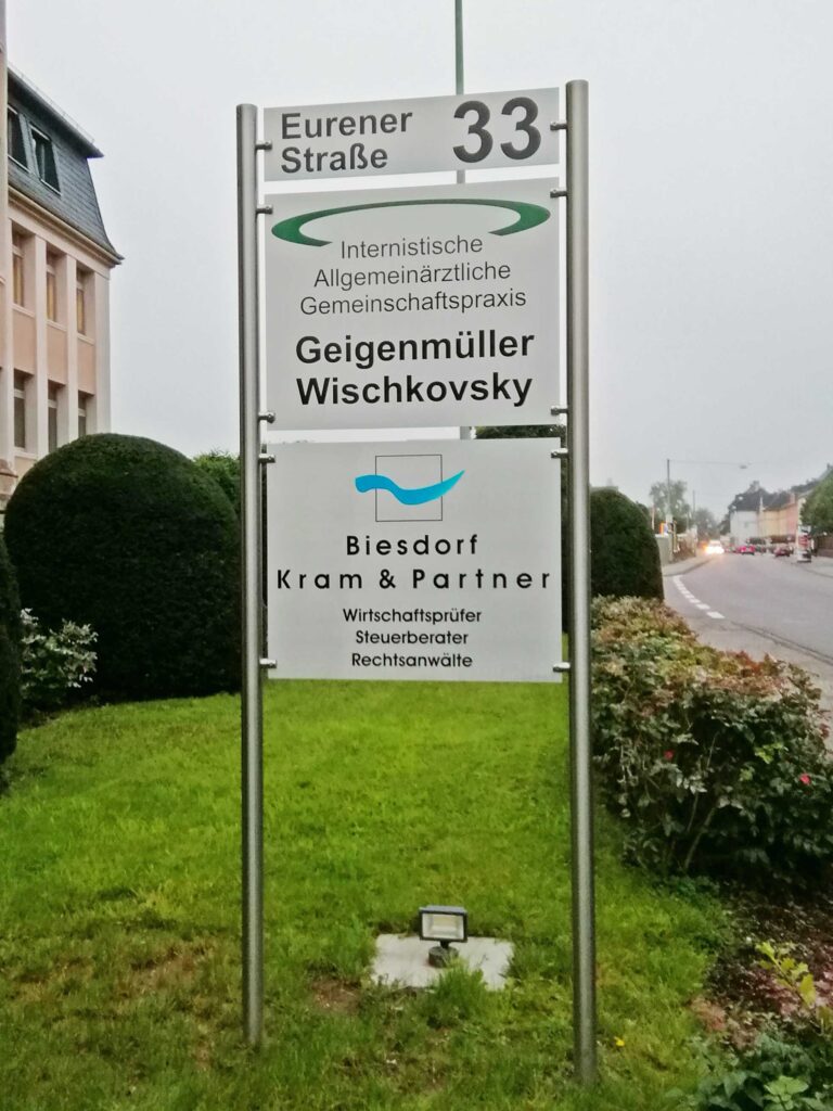 Schildanlage Eurener Straße 33 für Geigenmüller Wischkovsky und Biesdorf Kram & Partner