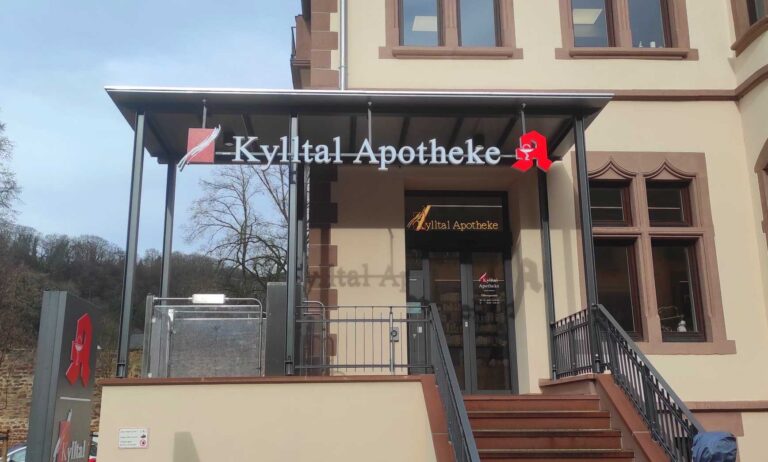 Leuchtwerbung der Kylltal-Apotheke
