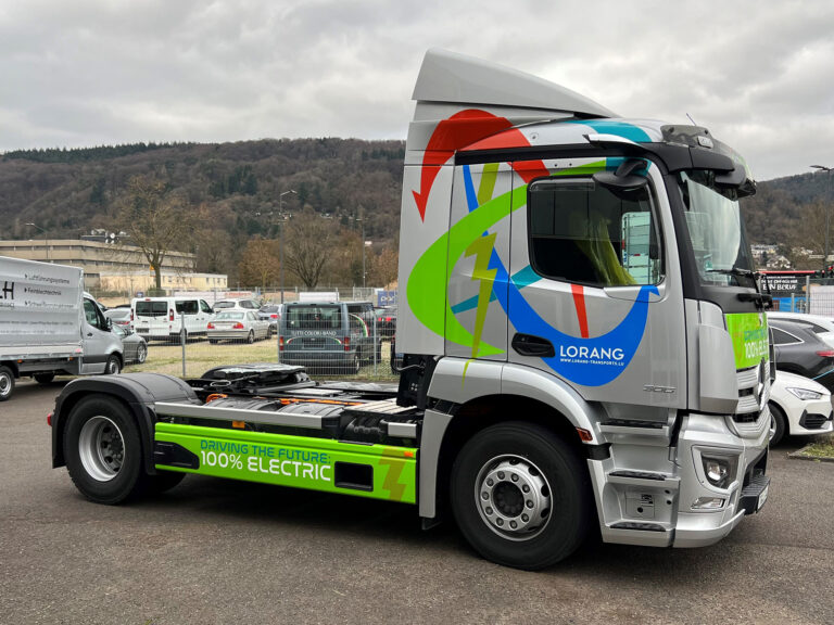 Fahrzeugbeschriftung LKW Lorang