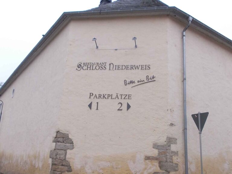 Fräsbuchstaben Schloss Niederweis