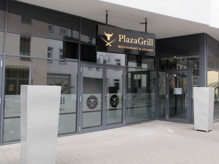 Sichtschutz-Beklebung Plaza Grill