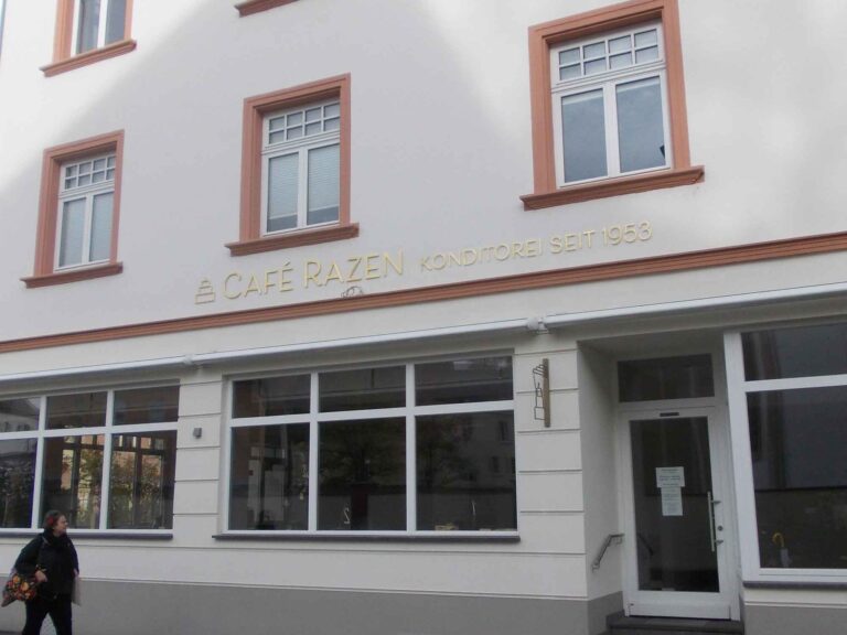 Fräsbuchstaben Café Razen