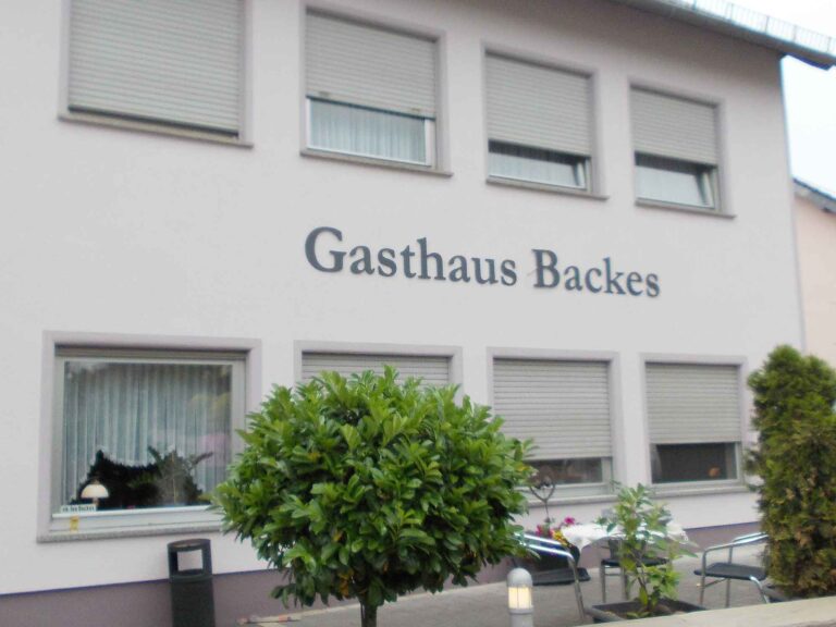 Fräsbuchstaben Gasthaus Backes