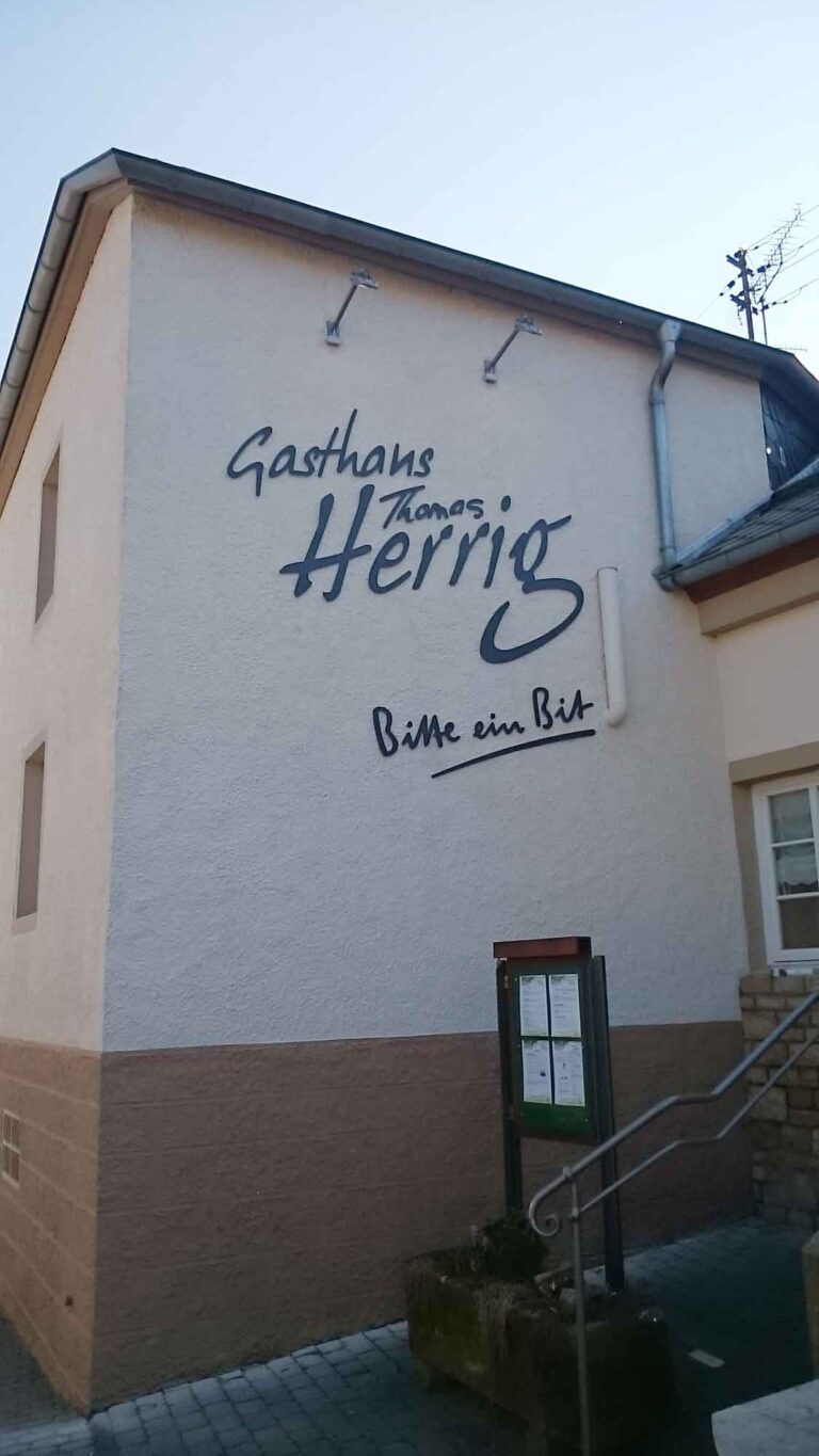 Fräsbuchstaben Gasthaus Herrig