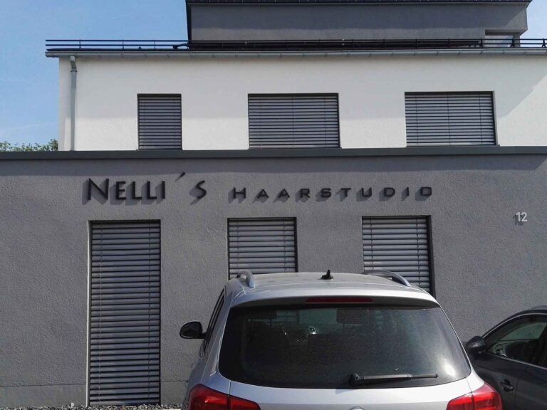 Fräsbuchstaben Nelli's Haarstudio