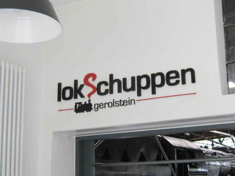Fräsbuchstaben Lokschuppen
